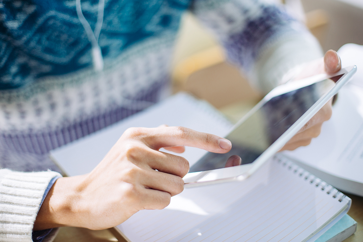 student with ipad